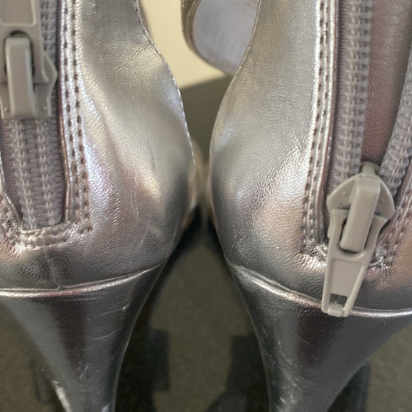 Kelly and Katie silver high heels - Picture 4 of 6